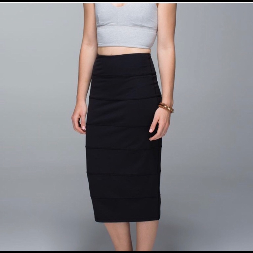 Lululemon Yoga Over Skirt in Black | Size 4